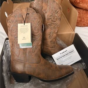ARIAT Women’s Round Up Square Toe Vintage Bomber Cowboy Western Boots | 7.5 Wide